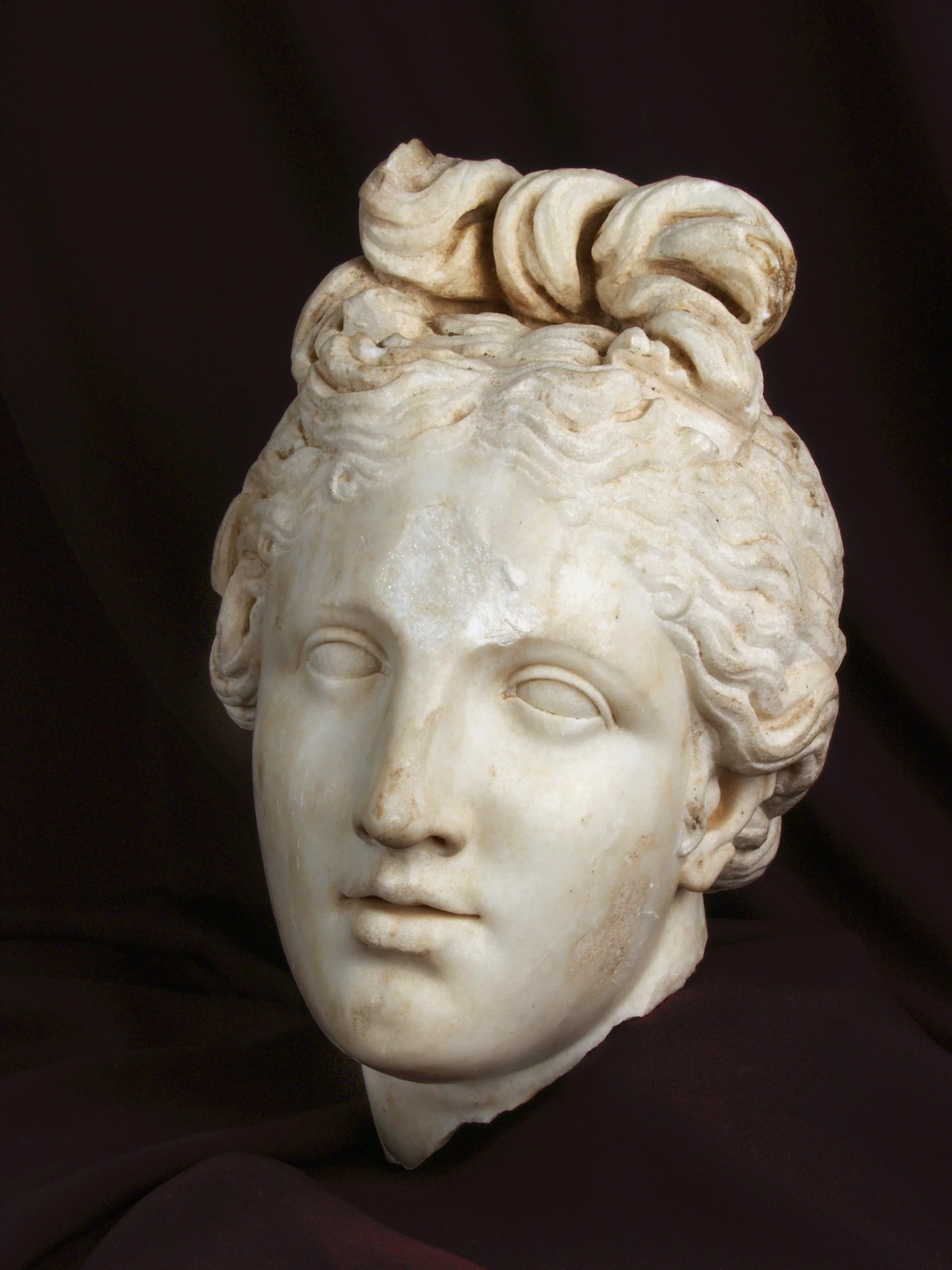 Мермерна скулптура на Венера Пудика со делфин (детал), II век, лок. Скупи