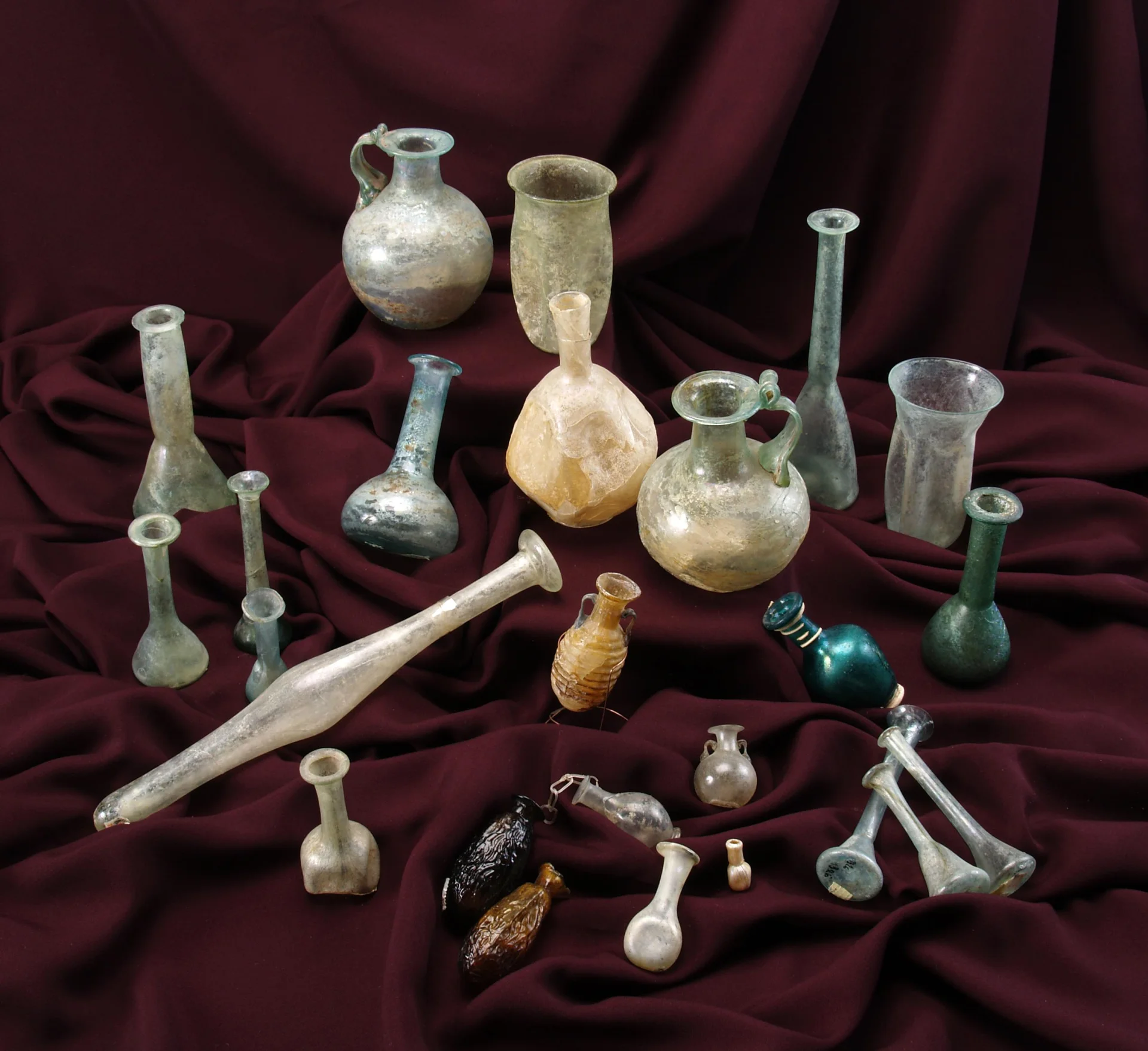 Римско стакло, I-VI век, лок. Скупи