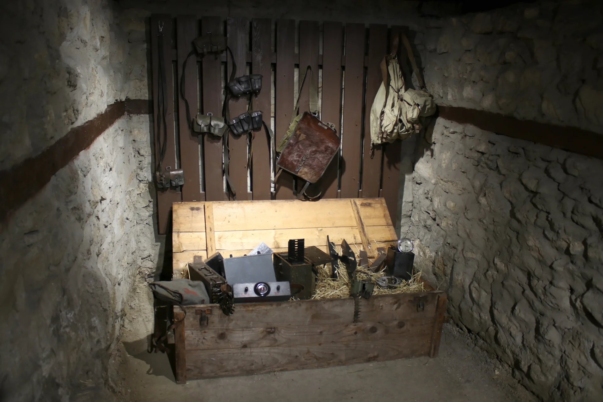 Дел од поставката во Илегалната работилница